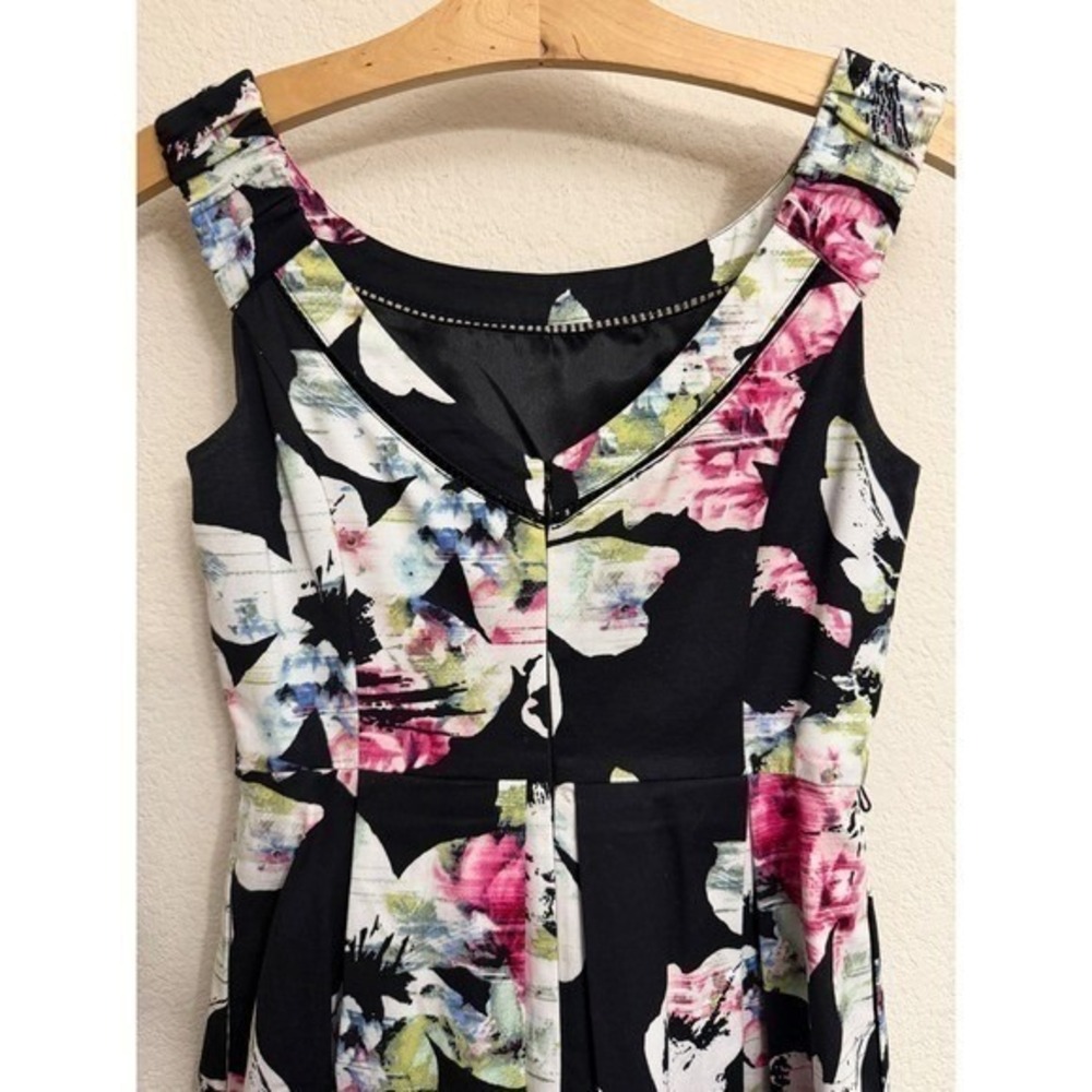 White House Black Market Floral Fit and Flare Dress Sleeveless Pleated Size 00 - Picture 8 of 9